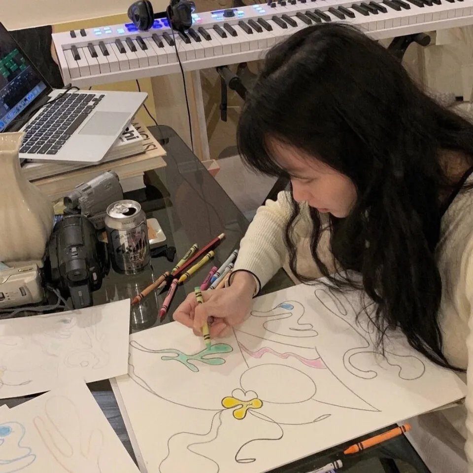 婚前不挨我，婚后老婆贴贴